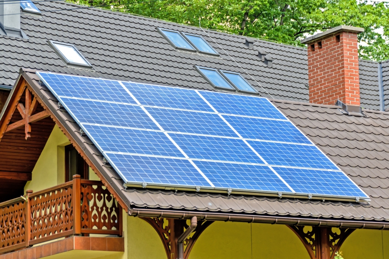 chauffagiste-CLAVIERS-min_solar-panels-1477987